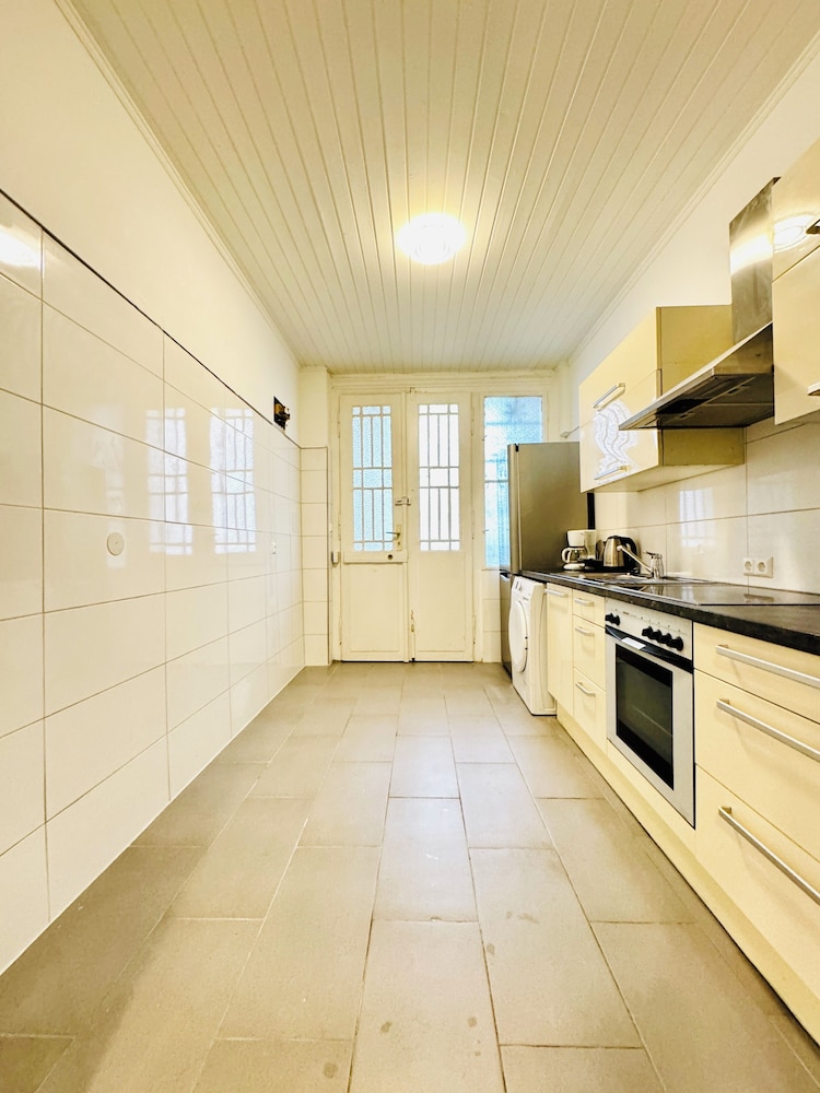 Cozy 2 Room Stay for 5 Near Stadthalle