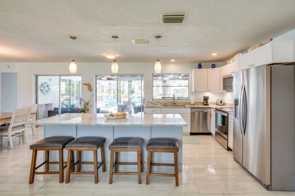 2 Mi to Beach: Canal-front Home in Cape Coral!