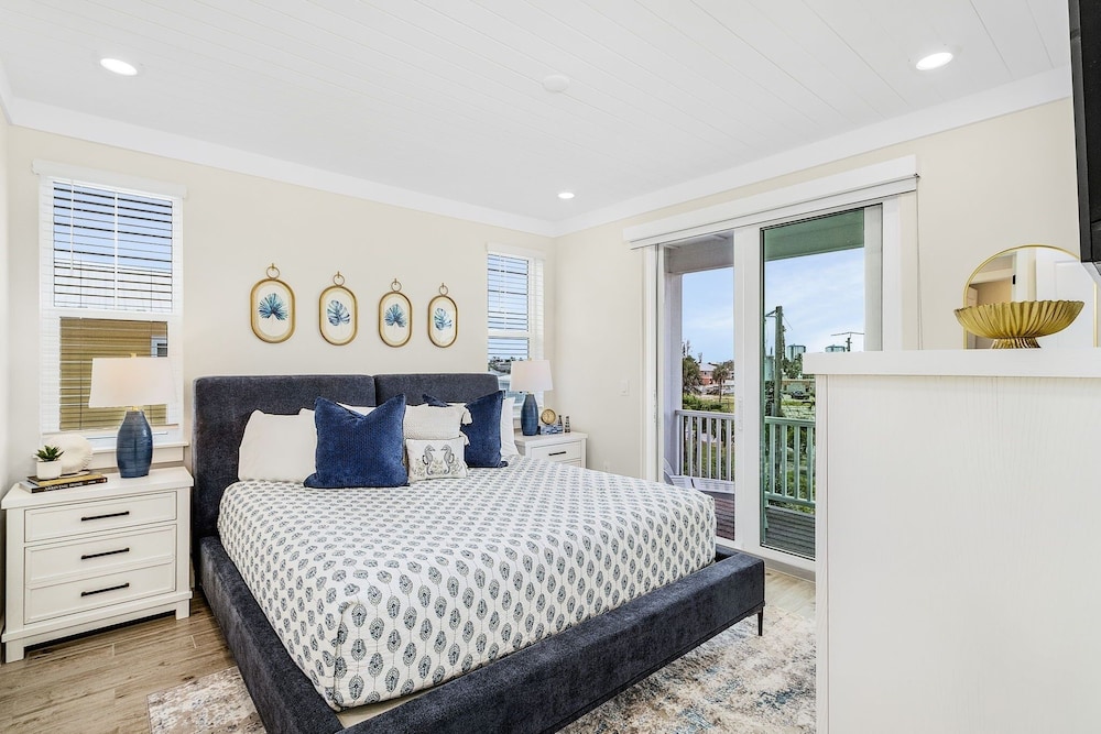 110 Sea Le Vie: 5br/4.5ba Brand New Build W/ Pool! 5 Bedroom Home