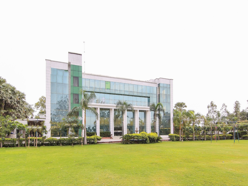 OYO 2032 Hotel Exotica