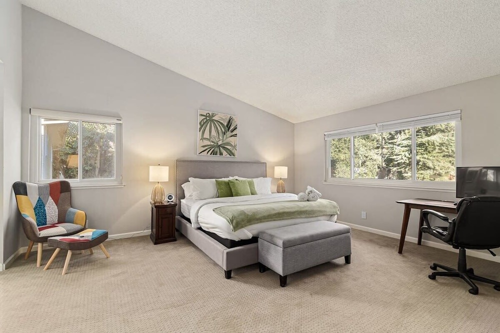 @ Marbella Lane - 4BR Siliconvalley Gempool House
