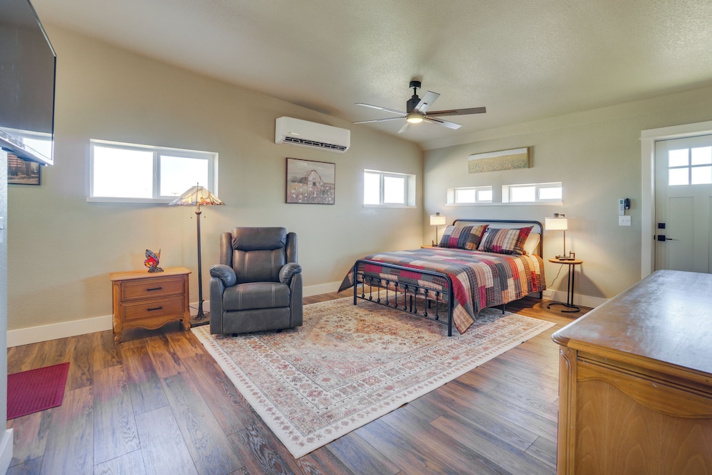 Yak Ranch w/ Mountain Views, Near Wellington!
