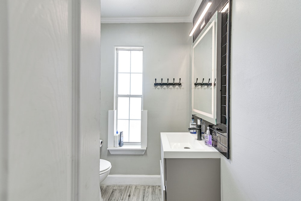 Walkable Apt 2 Mi to Dtwn: Houston Retreat!