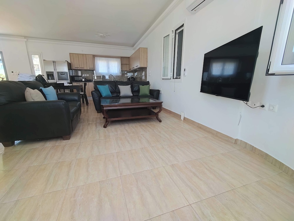 Beachfront Ela Luxury Stay With Jacuzzi Views