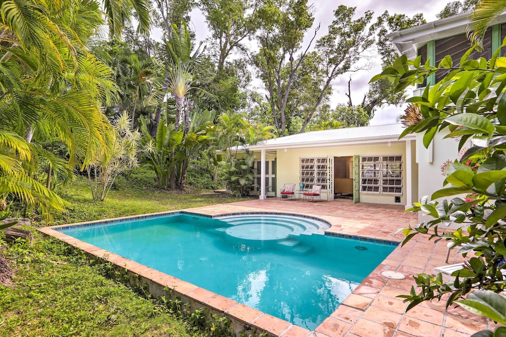 Bright St Thomas Getaway W/pool, 3Mi to Magens Bay