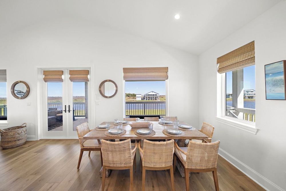 Pelican Perch by Ryson Vacation Rentals