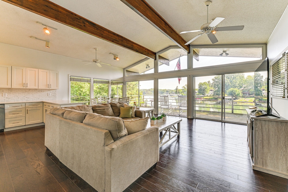 Launch & Dock: Lake Norman Retreat w/ Scenic Deck