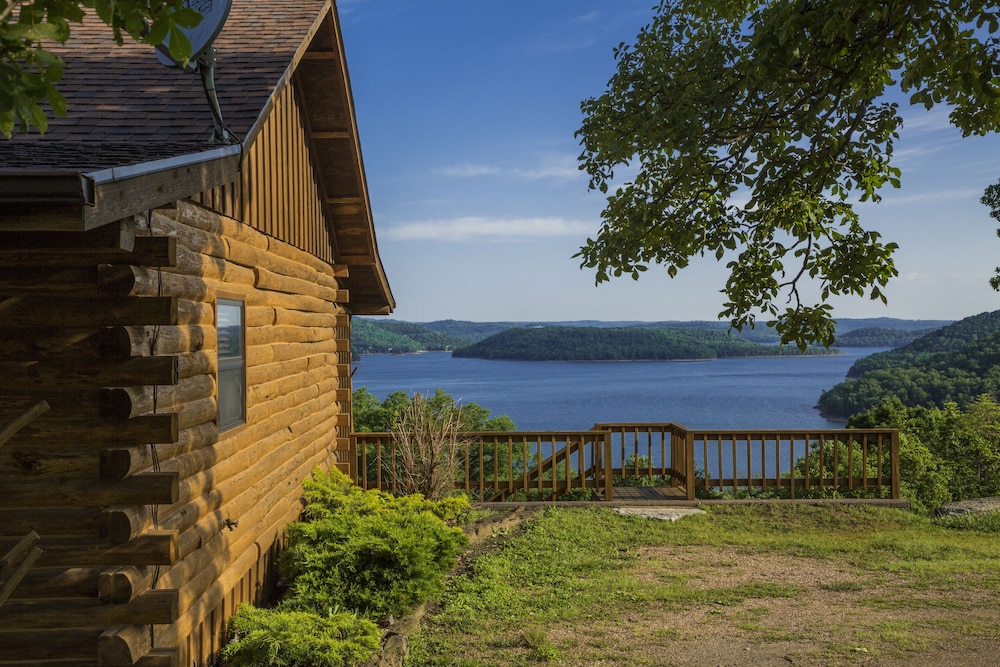 Lake Shore Cabins on Beaver Lake