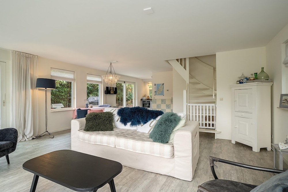 Lovely 4-person Villa With Private Pool