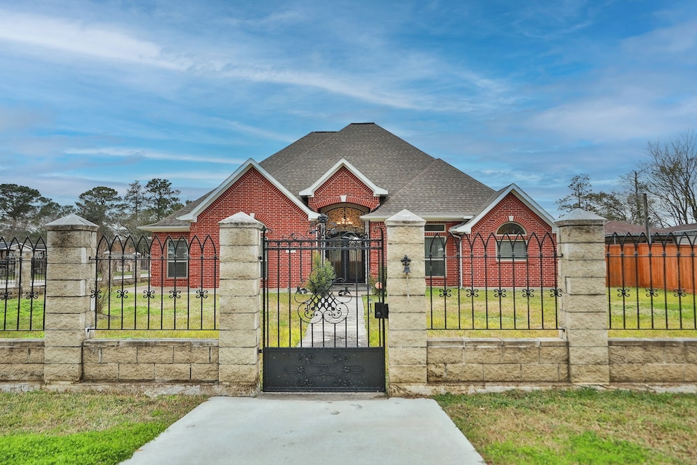 Private Backyard Oasis: Spacious Home in Humble!