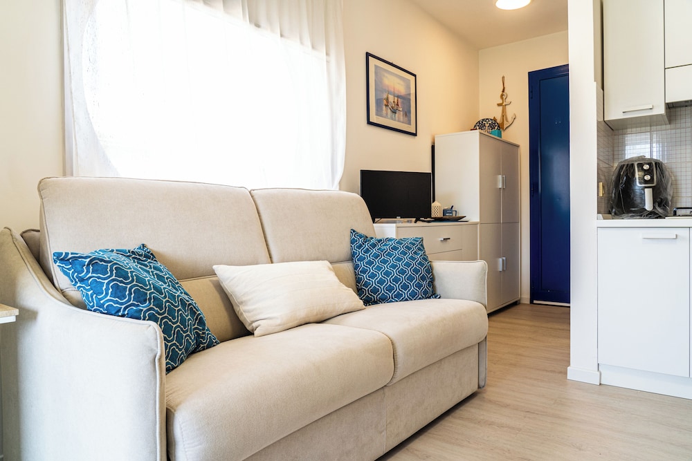 Cozy Flat With Lateral sea View in Bibione