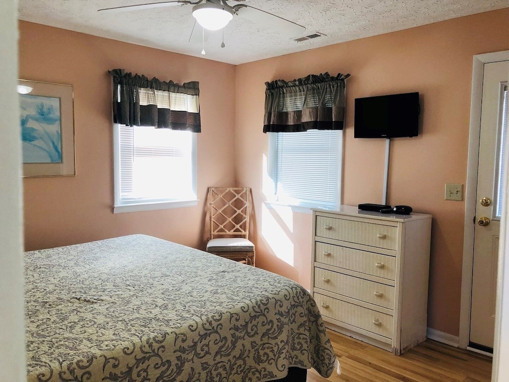 Aquarius 5 Bedroom Home by RedAwning view 2