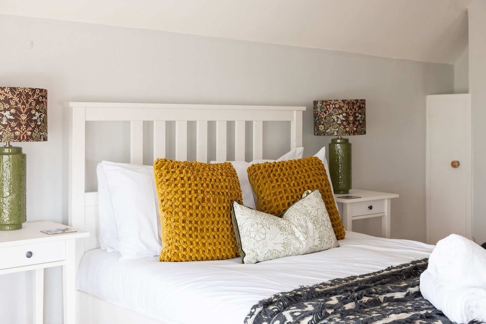 Cosy Character Cottage by the Sea