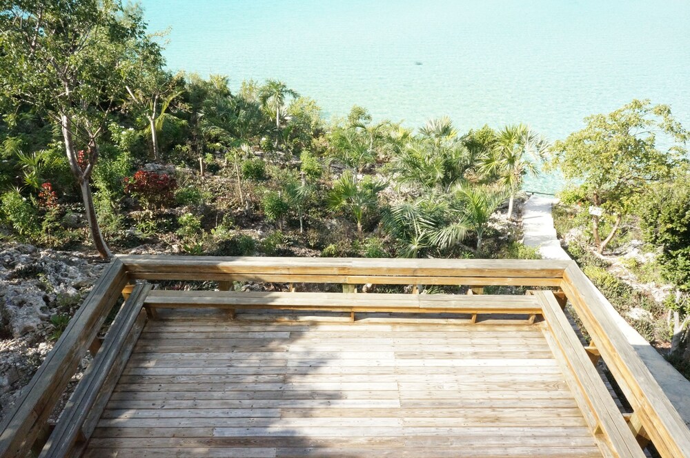 Island Seaside Suites - Property Image 6
