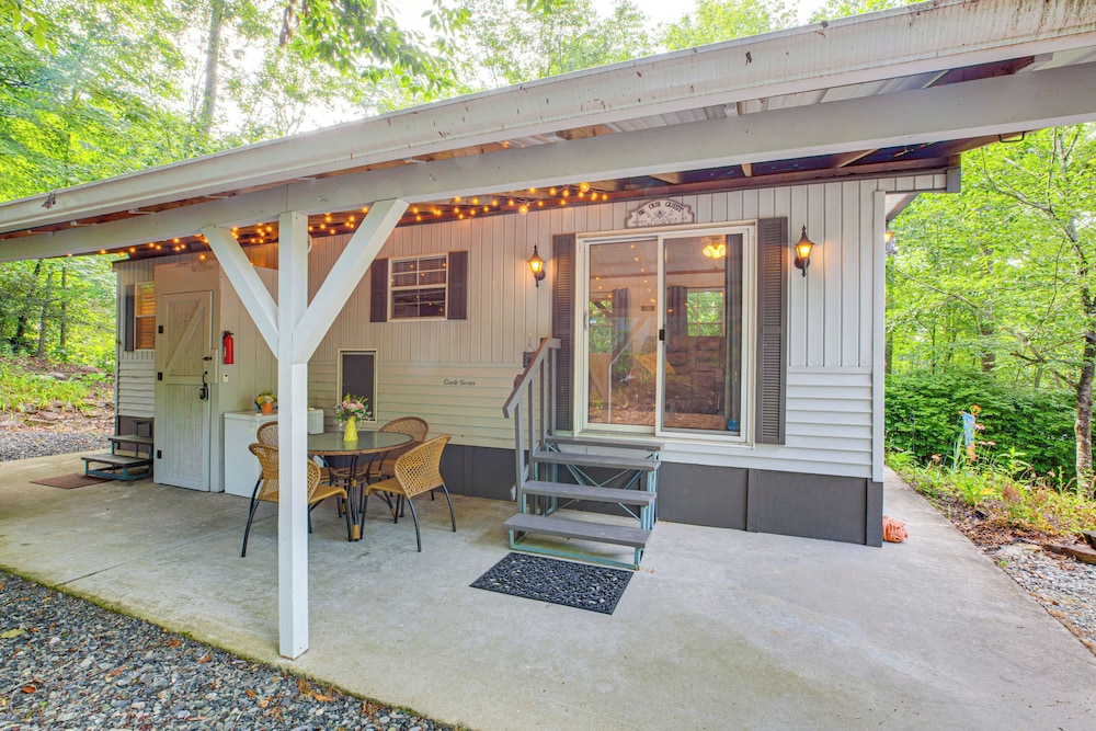 Hike, Swim, Ski & More: Pet-friendly Newland Home!