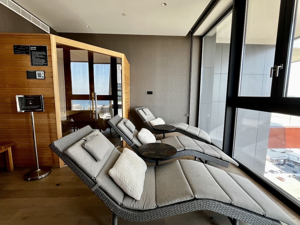 128 LIM - 2002 Stay Only Tower Suite