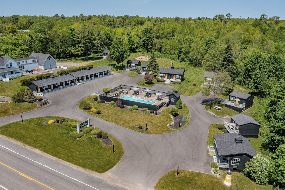 Seascape Motel & Cottages