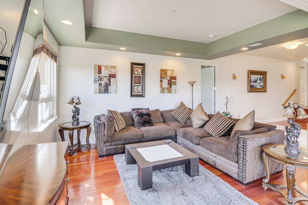 Home Close to Trails & Shopping in Thousand Oaks!