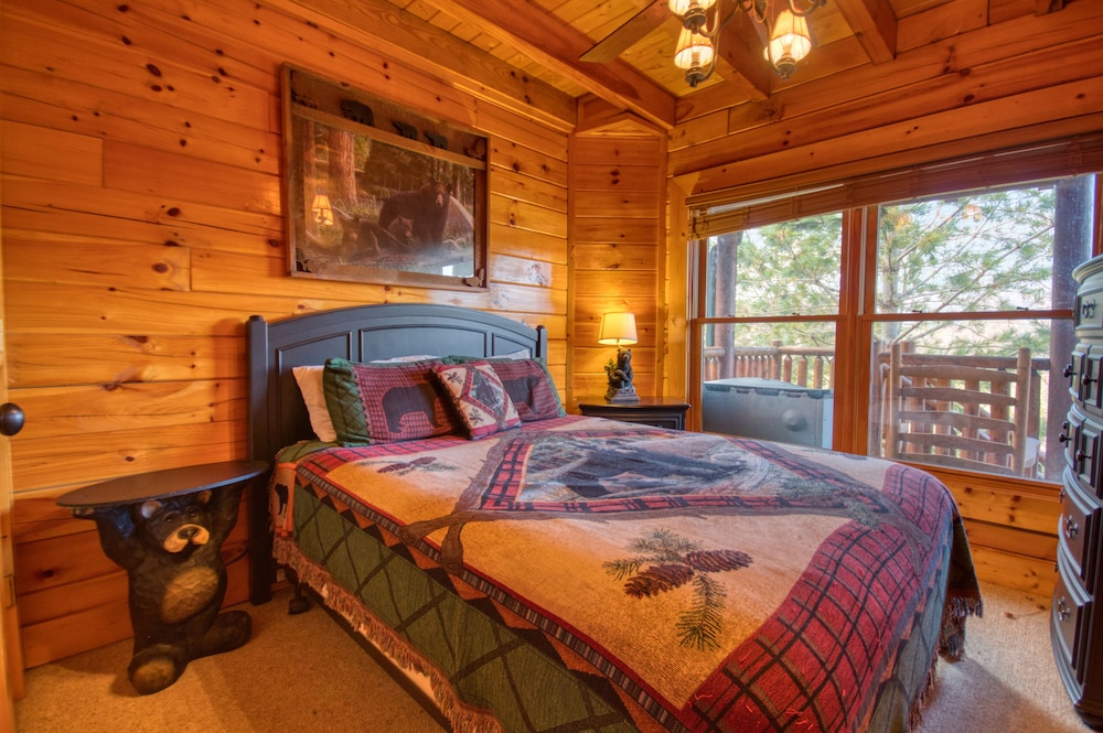 Poolside Retreat #221 by Aunt Bug's Cabin Rentals view 3