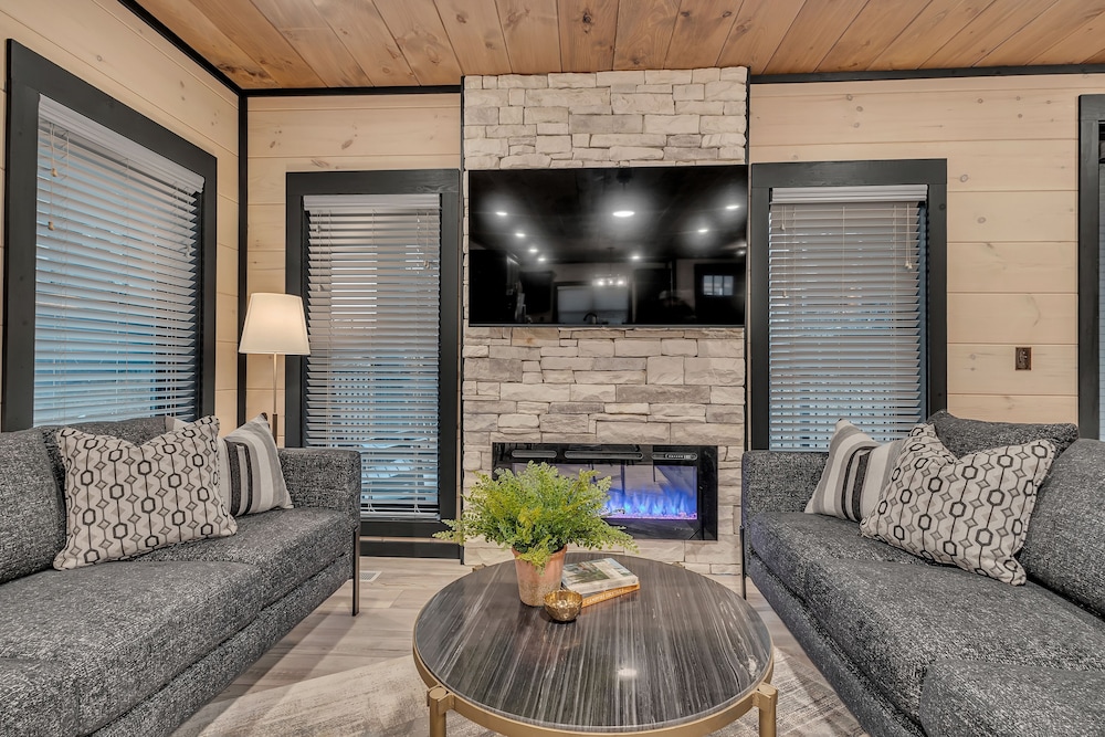 Pigeon Forge Large Cabins
