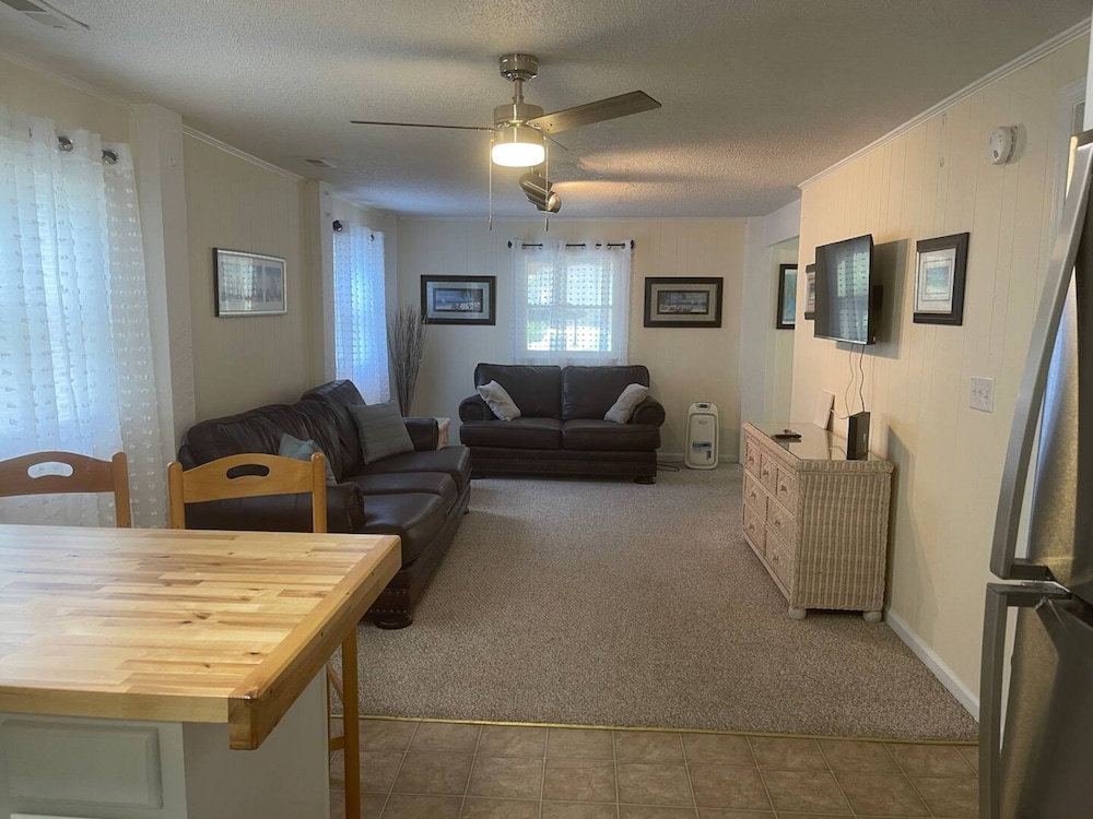 Oak Island 4BR Retreat