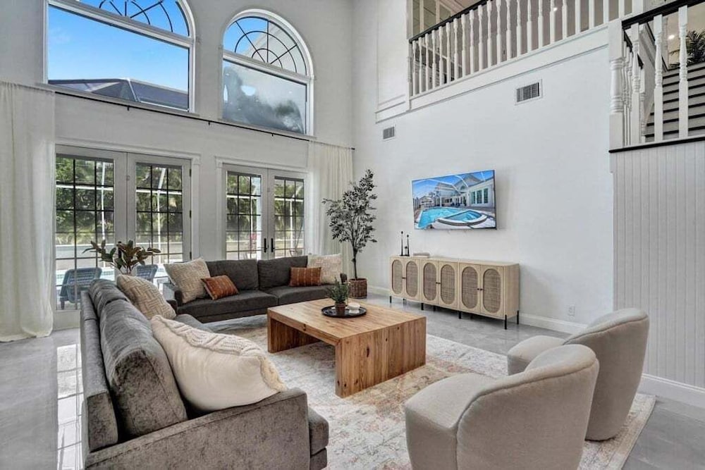 6br Elegant Hollywood Lakes Mansion W/ Pool & Spa 6 Bedroom Home