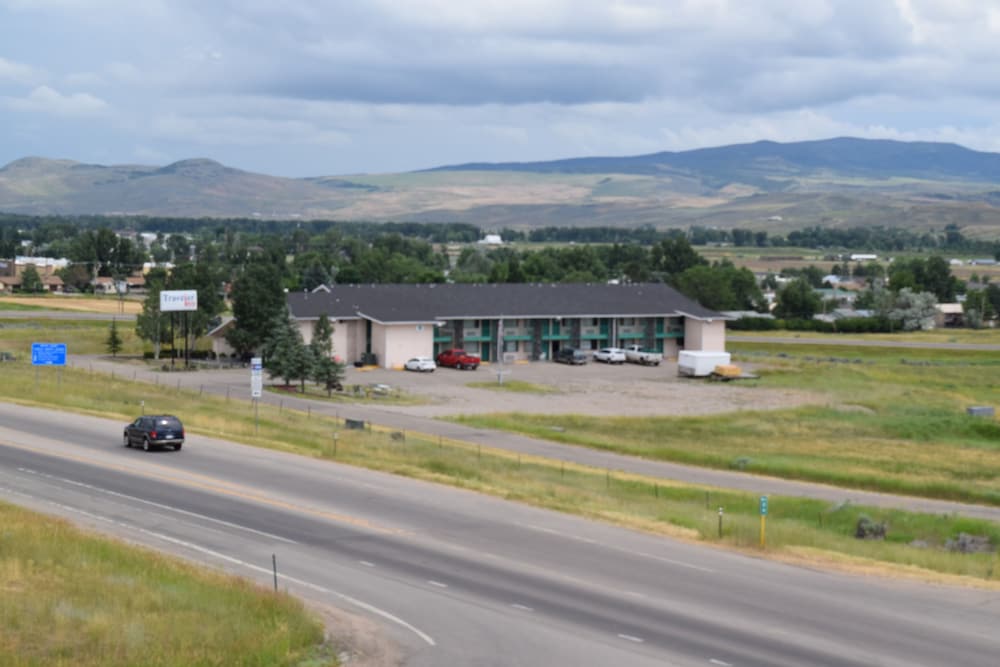 Travelers Inn & Suites