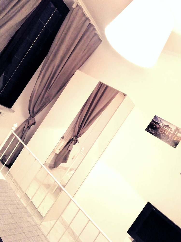 Rhome Sweet Rhome Suite