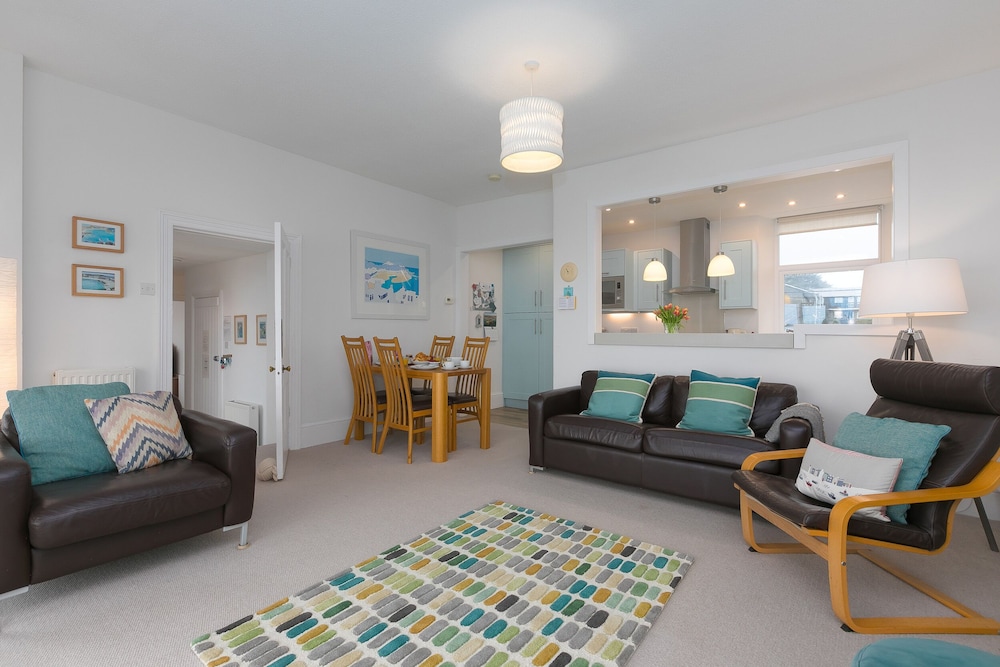 4 Pentowan Court