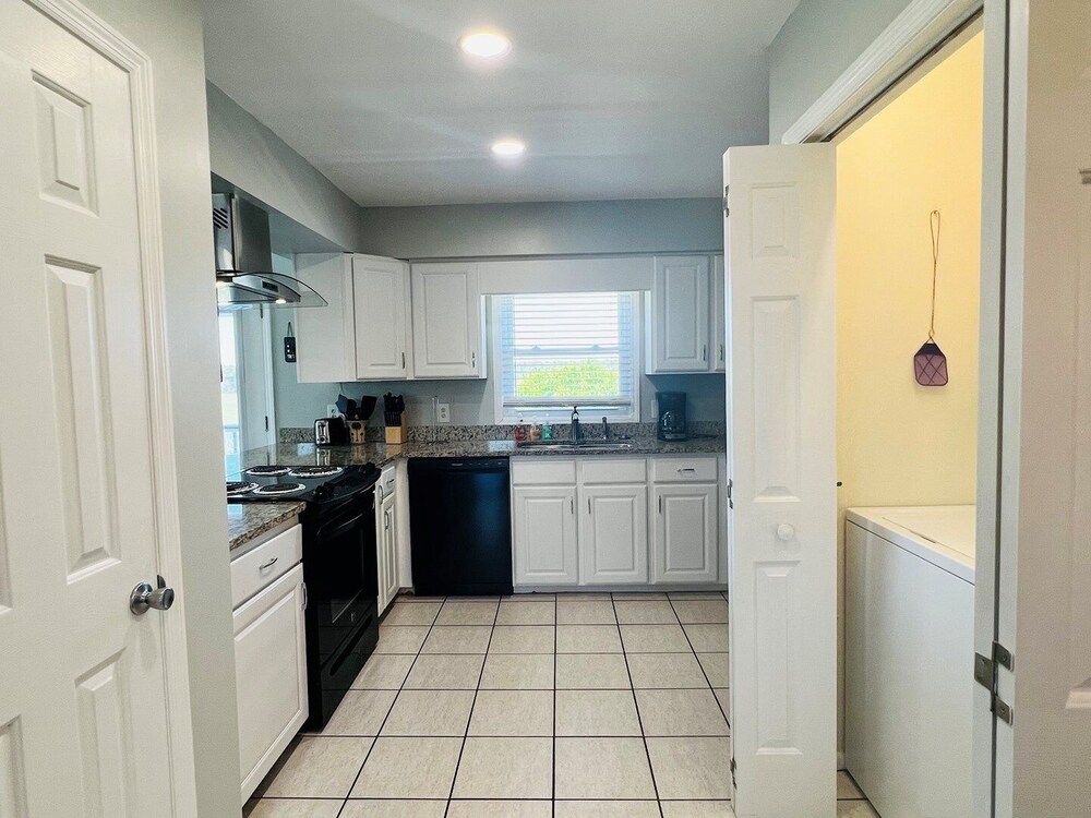 Just Breeze 'n 4 Bedroom Home by RedAwning