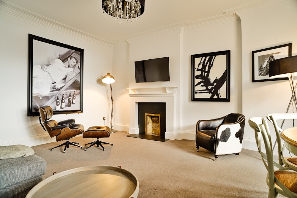 JOIVY Luxury George Street Apartments: Forth Suite photo 2