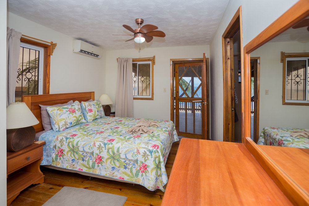 Roatan Ocean View- 2nd Floor 2 Bedroom Apts by RedAwning view 5
