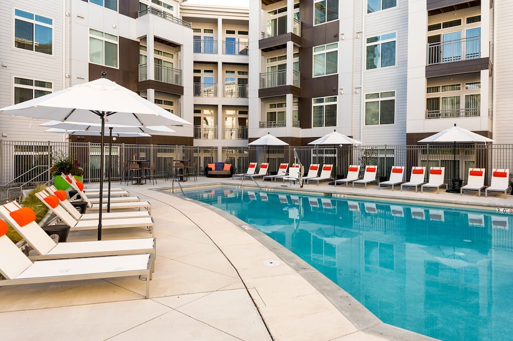 Global Luxury Suites at Reston - Property Image 12