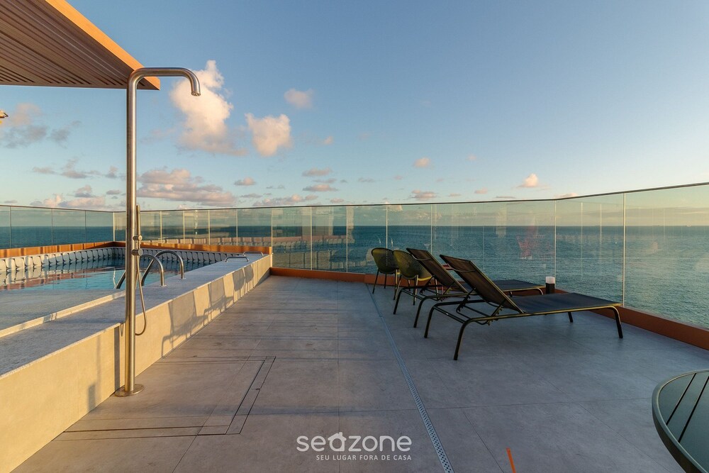 Beachfront Building With Swimming Pool in Barra in SSA - SPB