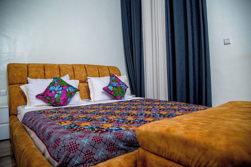 Inviting 8-bed House in Kigali Near rbd
