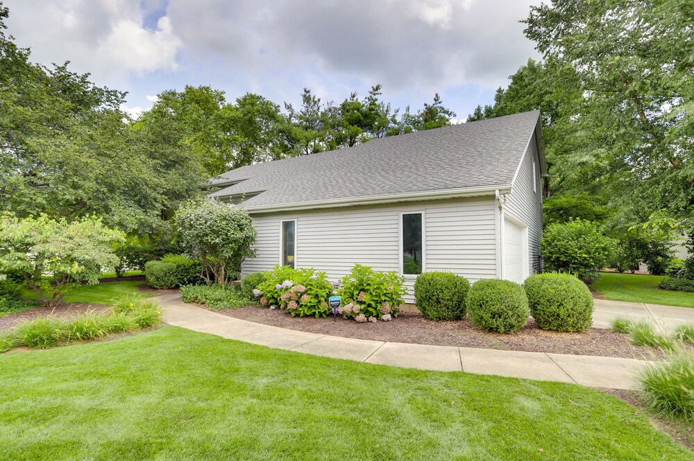 Modern & Spacious Home - 6 Mi to Dtwn South Bend view 3