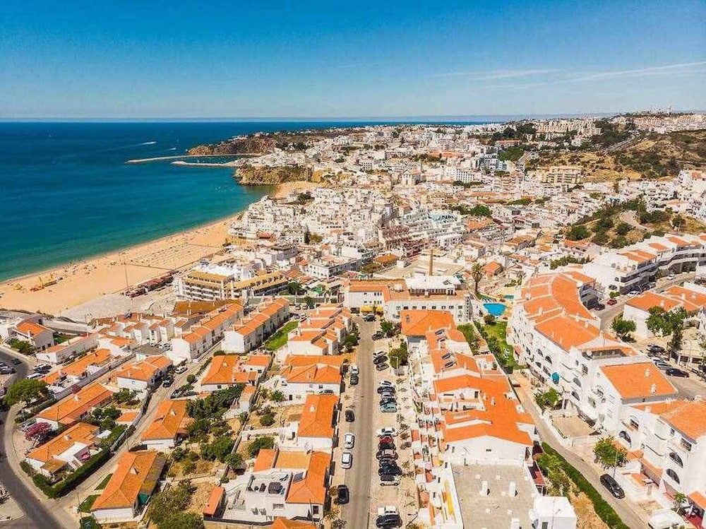 Central Town 2-bedroom Luxury Apartment Albufeira