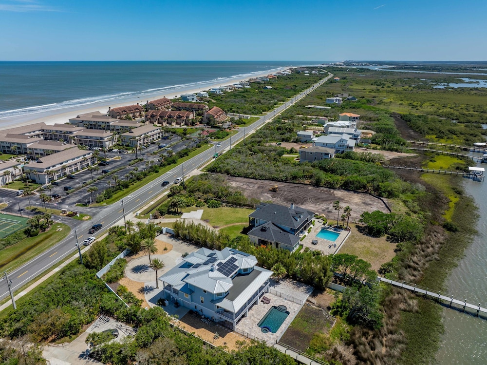 400 Steps to Sand Waterfront Luxury w Dock Pool