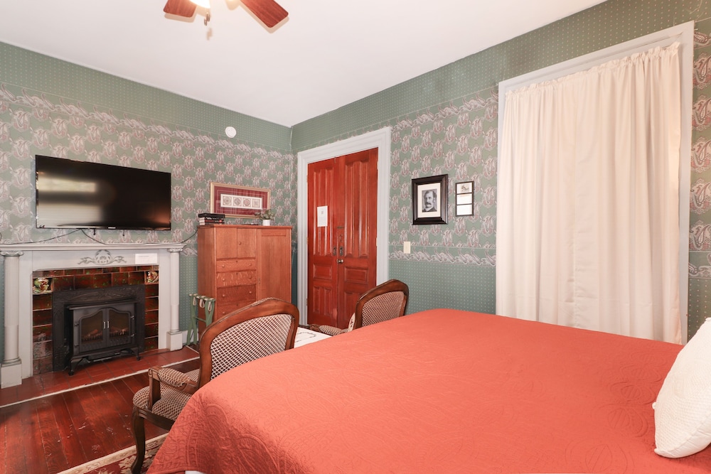 Loganberry Inn view 3