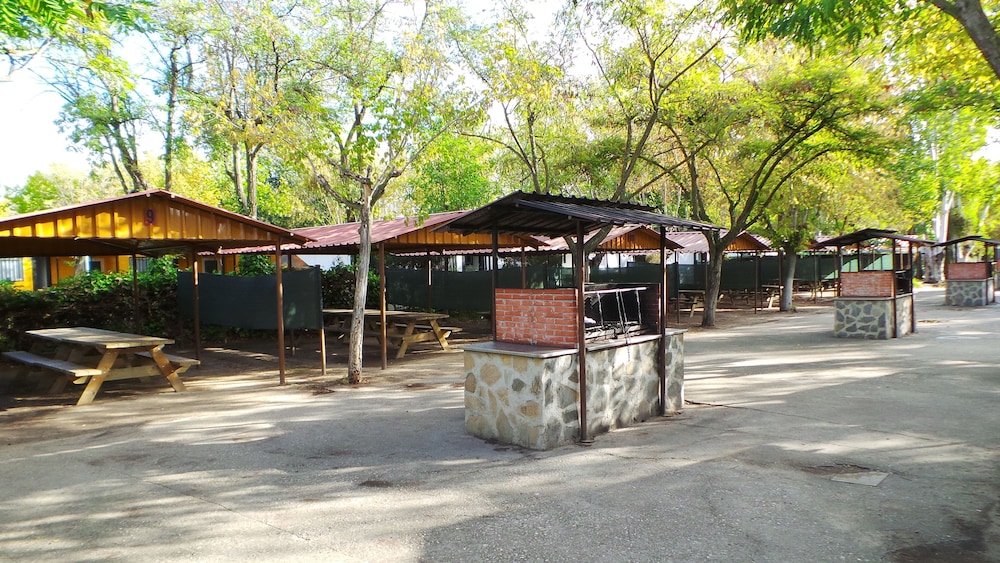 Bungalows Camping Alpha Madrid