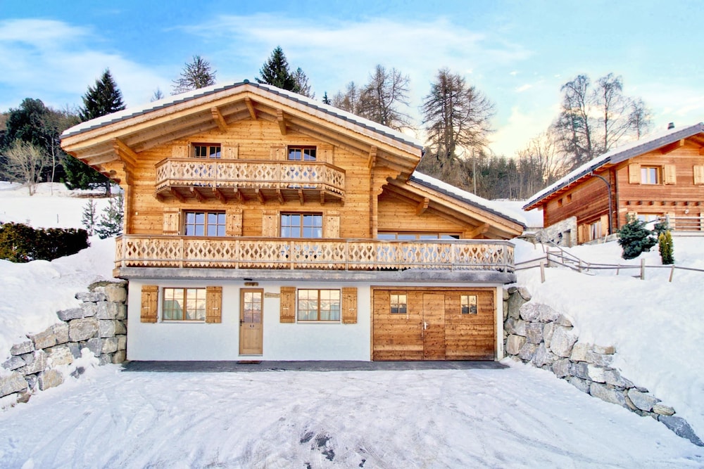 An Enchanting Awakening in the Heart of the Alps