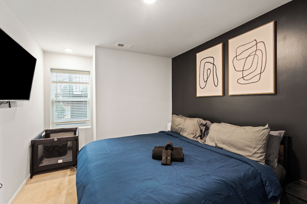 King 3BR Townhouse in Camp North End