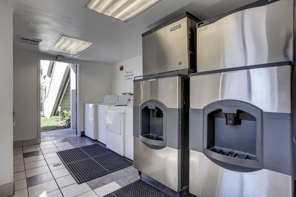 Motel 6 Bellflower, CA - Los Angeles