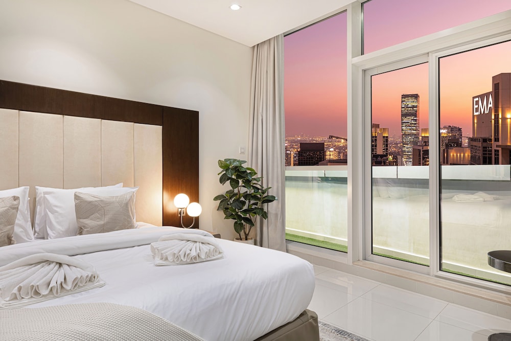 DAMAC Suites by Hostiva – Burj & Fountain