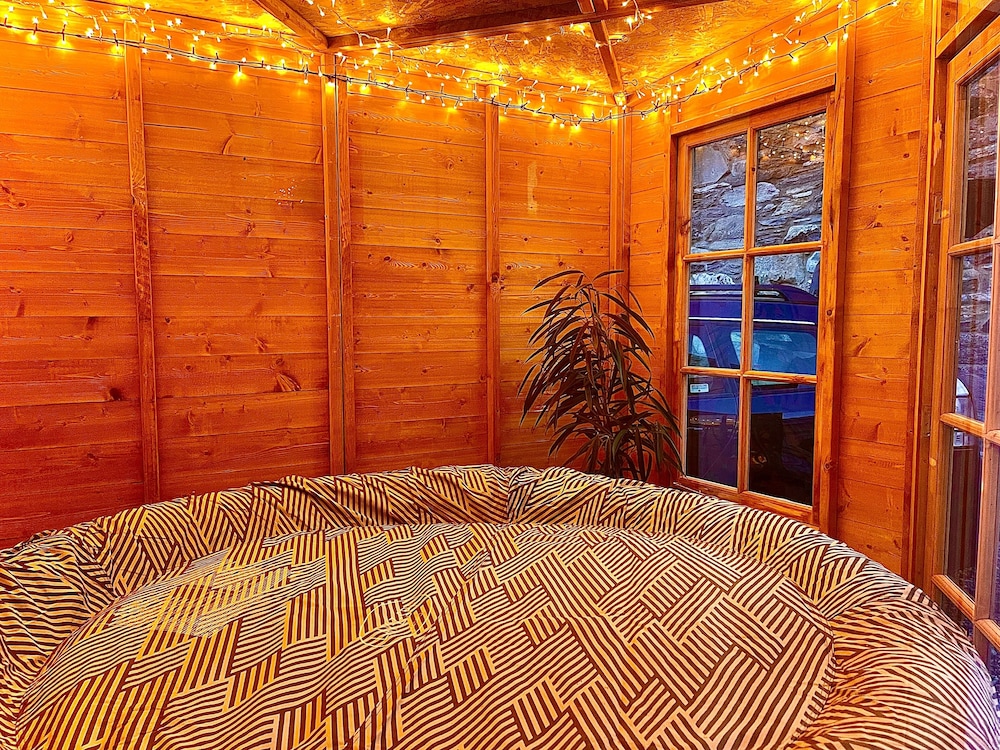 Zip Cottage Sleeps 2-3 Climb Snowdon zip World view 2