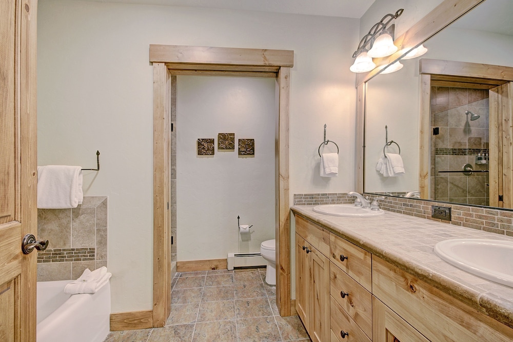 Ski-in 2br W/luxe Decor Steps To Winter Activities 2 Bedroom Townhouse by RedAwning