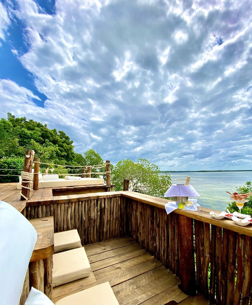 Rock and Sea Resort