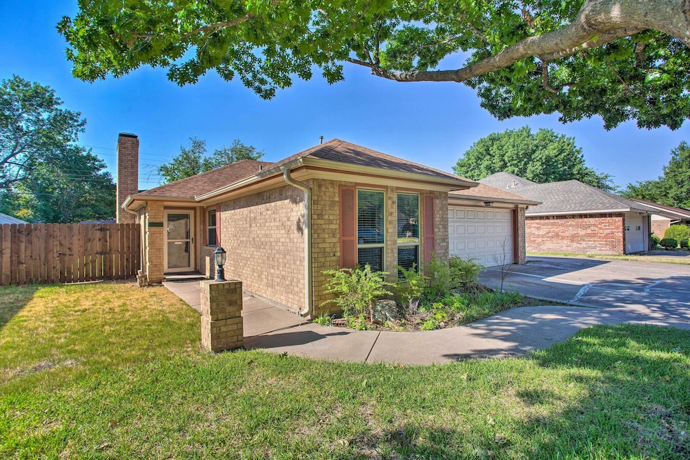Peaceful Waxahachie Home w/ Private Backyard! view 3