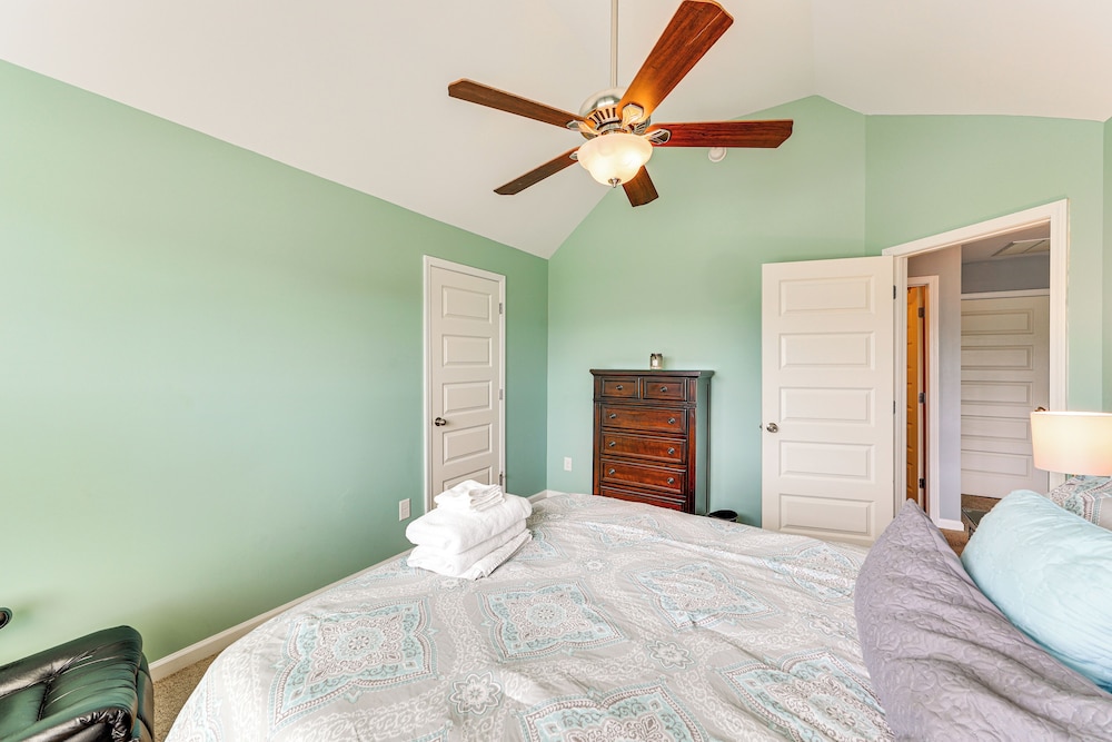 Spacious Family Home w/ Patio in Graniteville!