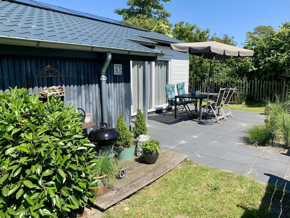 Bungalow for 4 Persons With South-facing Terrace